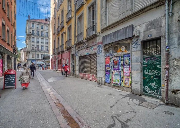 Atypique - Hypercentre / Place Aux Herbes * Гренобль