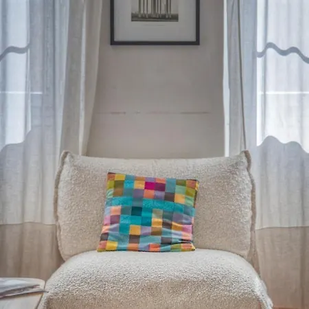 Apartment Atypique - Hypercentre / Place Aux Herbes